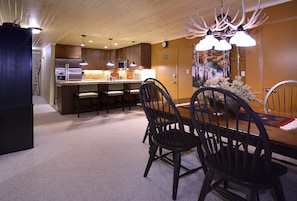 Dining - Evergreen Condo | Walk to Lifts | Shared Hot Tub | Very Convinient (Mt. Crested Butte)