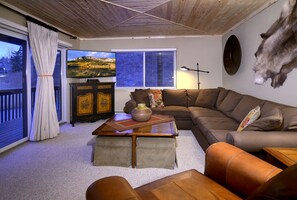 TV, fireplace, DVD player - Evergreen Condo | Walk to Lifts | Shared Hot Tub | Very Convinient (Mt. Crested Butte)