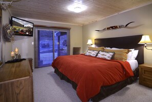 3 bedrooms, iron/ironing board, free WiFi, bed sheets - Evergreen Condo | Walk to Lifts | Shared Hot Tub | Very Convinient (Mt. Crested Butte)
