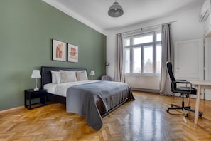 3 slaapkamers, een strijkplank/strijkijzer, wifi, beddengoed