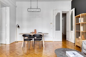 Interior - Bright Landstraße 3BR, located directly at Rochusmarkt, by Blueground (Vienna)