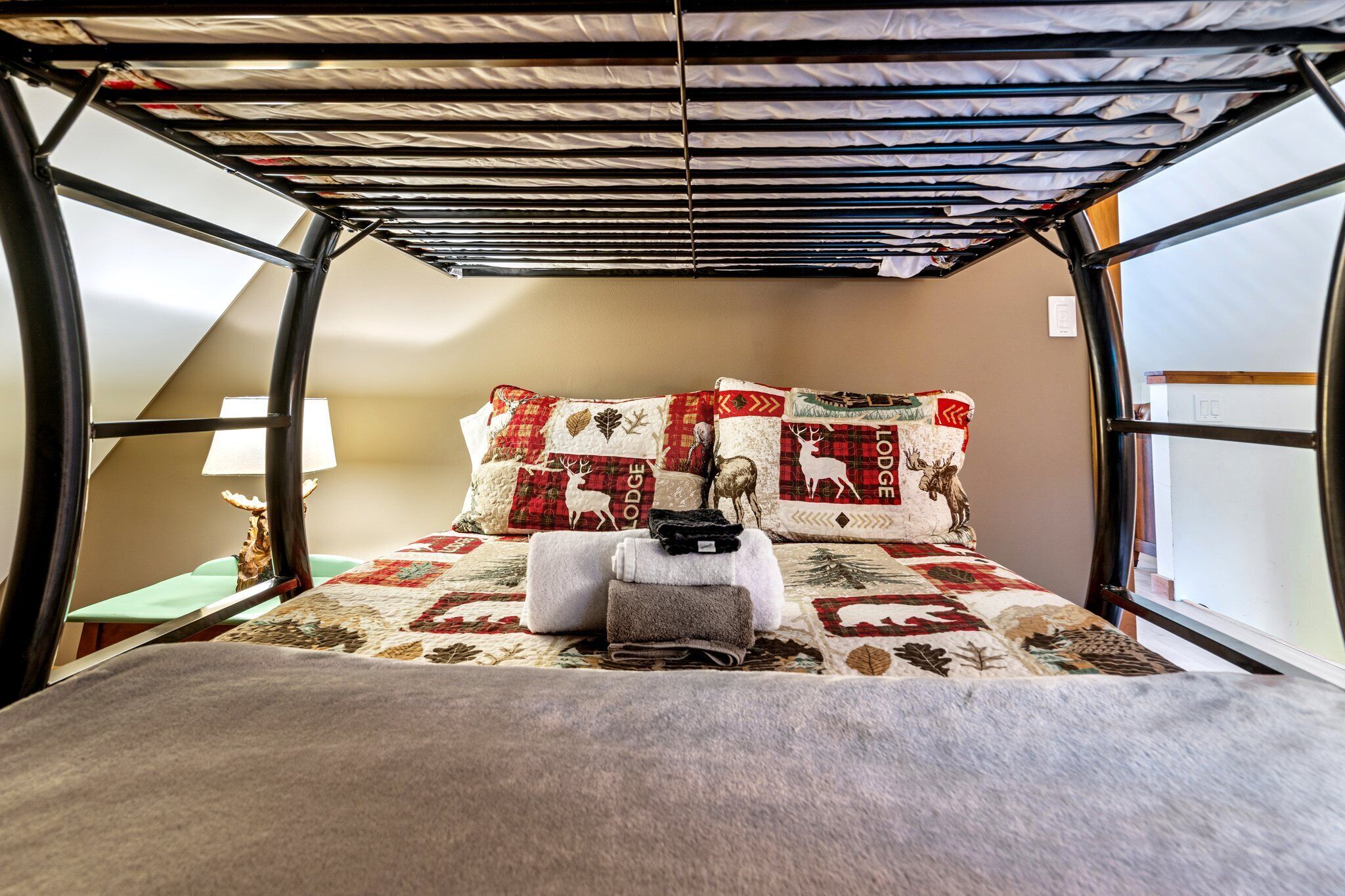 3 bedrooms, desk, iron/ironing board, free WiFi