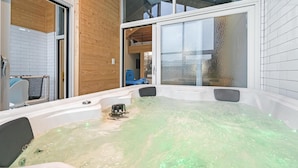 A hot tub with a wooden exterior wall and a glass door leading to a room. - Gyeongju Cheongun28 Kids Poolvilla (Gyeongju)