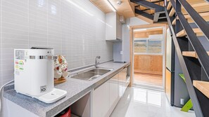 Basic Room, 1 Bedroom (B dong bockcheung Jet-spa_201ho) | Private kitchen | Fridge