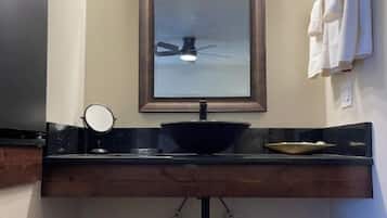 Fridge, microwave, coffee/tea maker, electric kettle