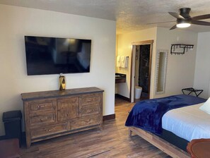 1 bedroom, desk, soundproofing, free WiFi