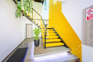 Staircase - Ayenda Bee Hotel (Pereira)