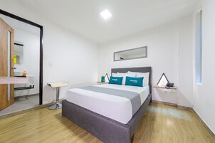 Quarto casal standard | Roupas de cama antialérgicas, Wi-Fi de cortesia, roupa de cama