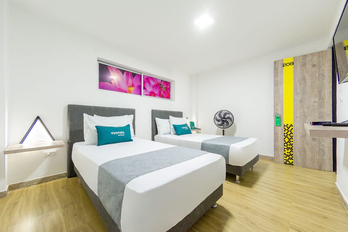 Economy-Zweibettzimmer | Allergikerbettwaren, kostenloses WLAN, Bettwäsche