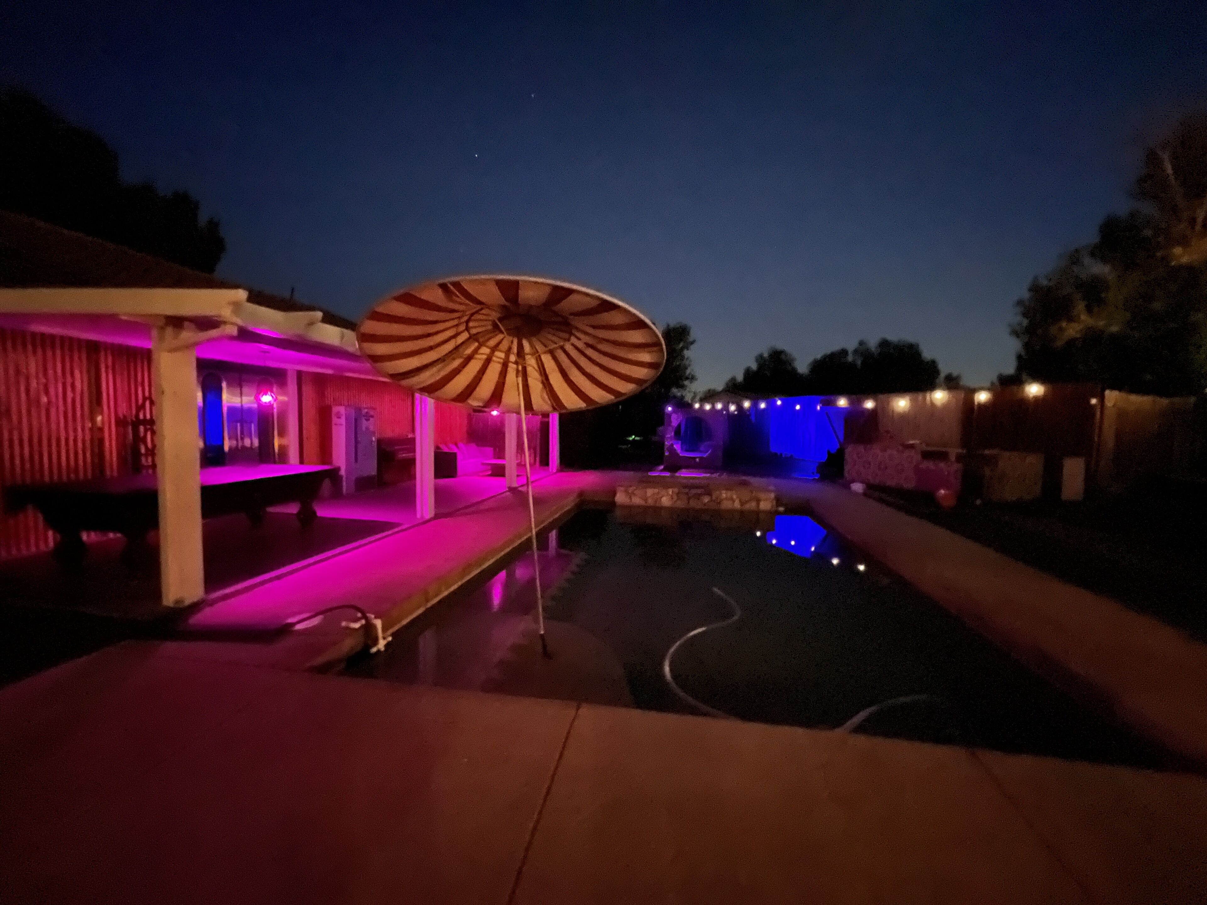 Water with a pool and a hot tub in the best location in the wine country