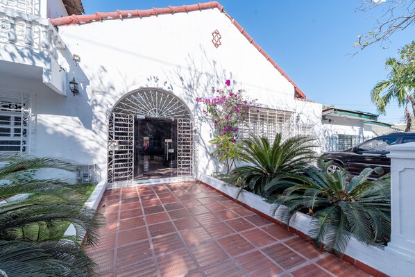 Entrada al alojamiento