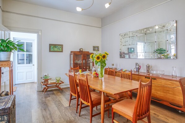 Comfort-Studiosuite | Eigene Küche | Wasserkocher mit Kaffee-/Teezubehör, Mixer, Toastergrill