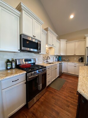 Fridge, microwave, oven, stovetop - WATERFRONT PARADISE! Hot Tub! Bring Your Own Boat! Elevator (3 Floors Sleeps 13) (Selbyville)
