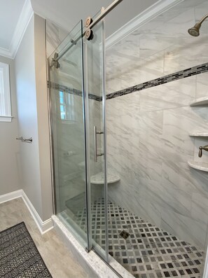 Combined shower/bathtub, hair dryer, towels, soap - WATERFRONT PARADISE! Hot Tub! Bring Your Own Boat! Elevator (3 Floors Sleeps 13) (Selbyville)