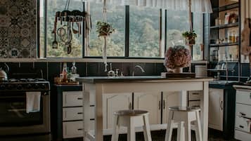 Fridge, microwave, oven, coffee/tea maker