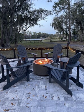 Terrace/patio - Adorable Waterfront Cottage (Odessa)