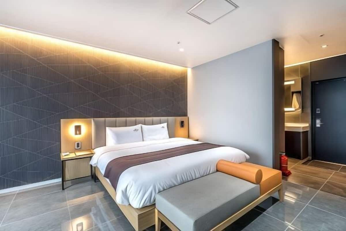 1 bedroom, free WiFi, bed sheets