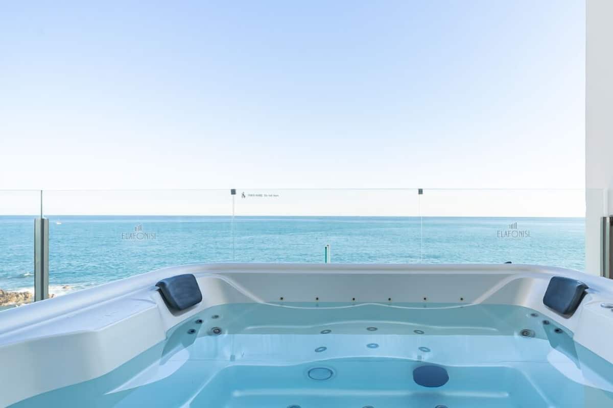 M. Premium Spa Villa, Ocean View | Wi-Fi ฟรี, ผ้าปูที่นอน