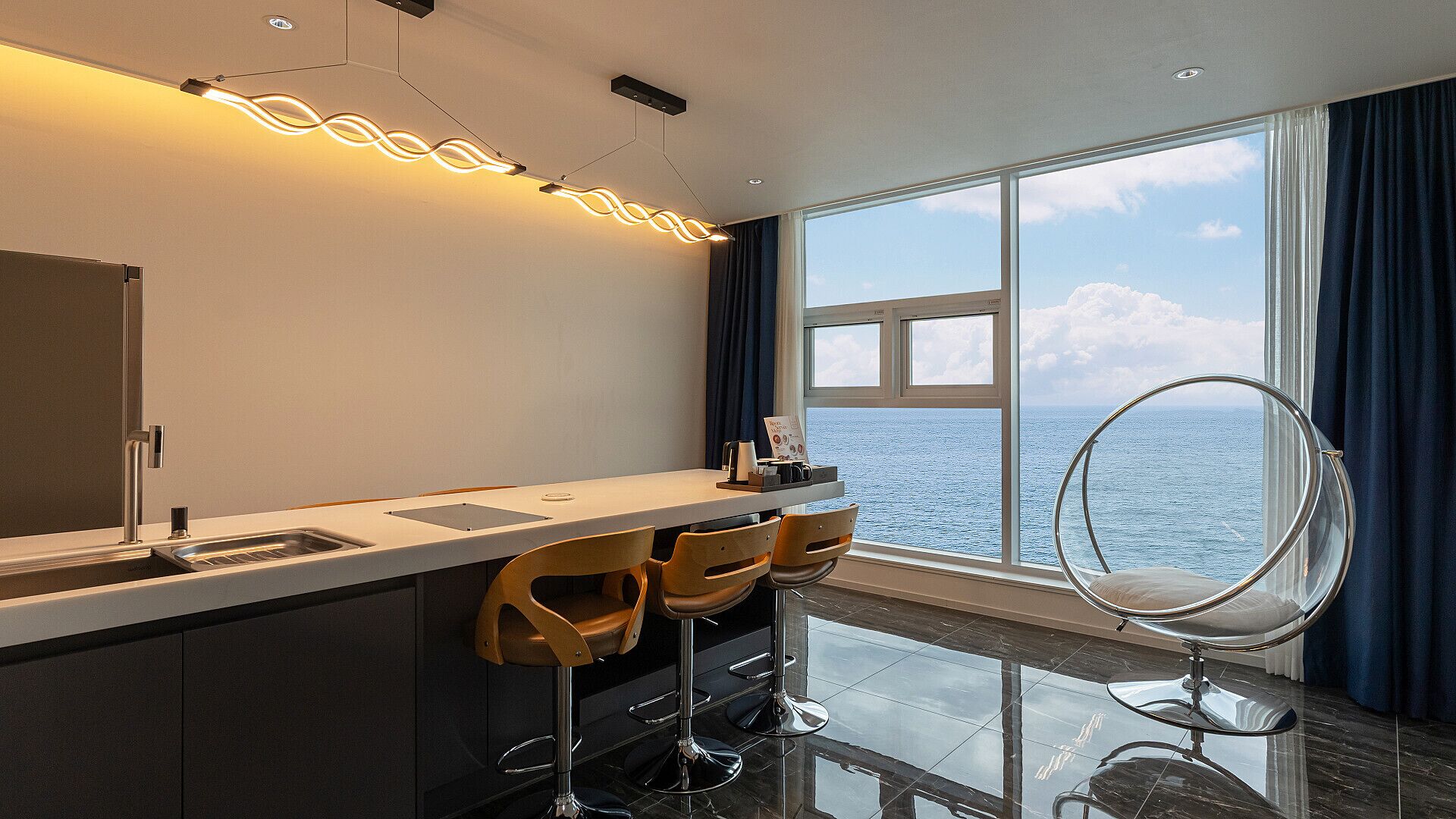 e. suite, ocean view | 1 bedroom, free wifi, bed sheets