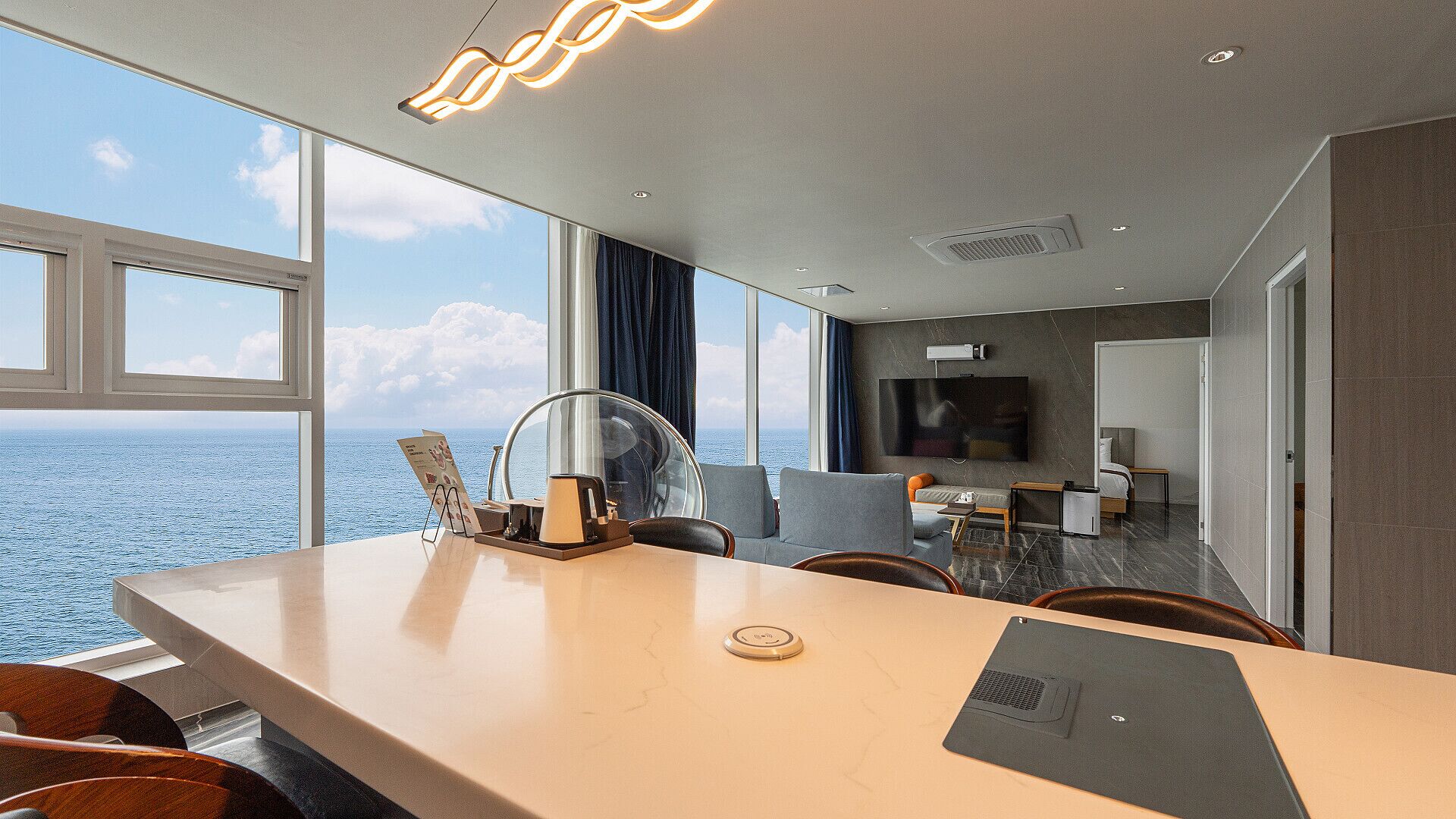 f. royal suite, ocean view | 1 bedroom, free wifi, bed sheets