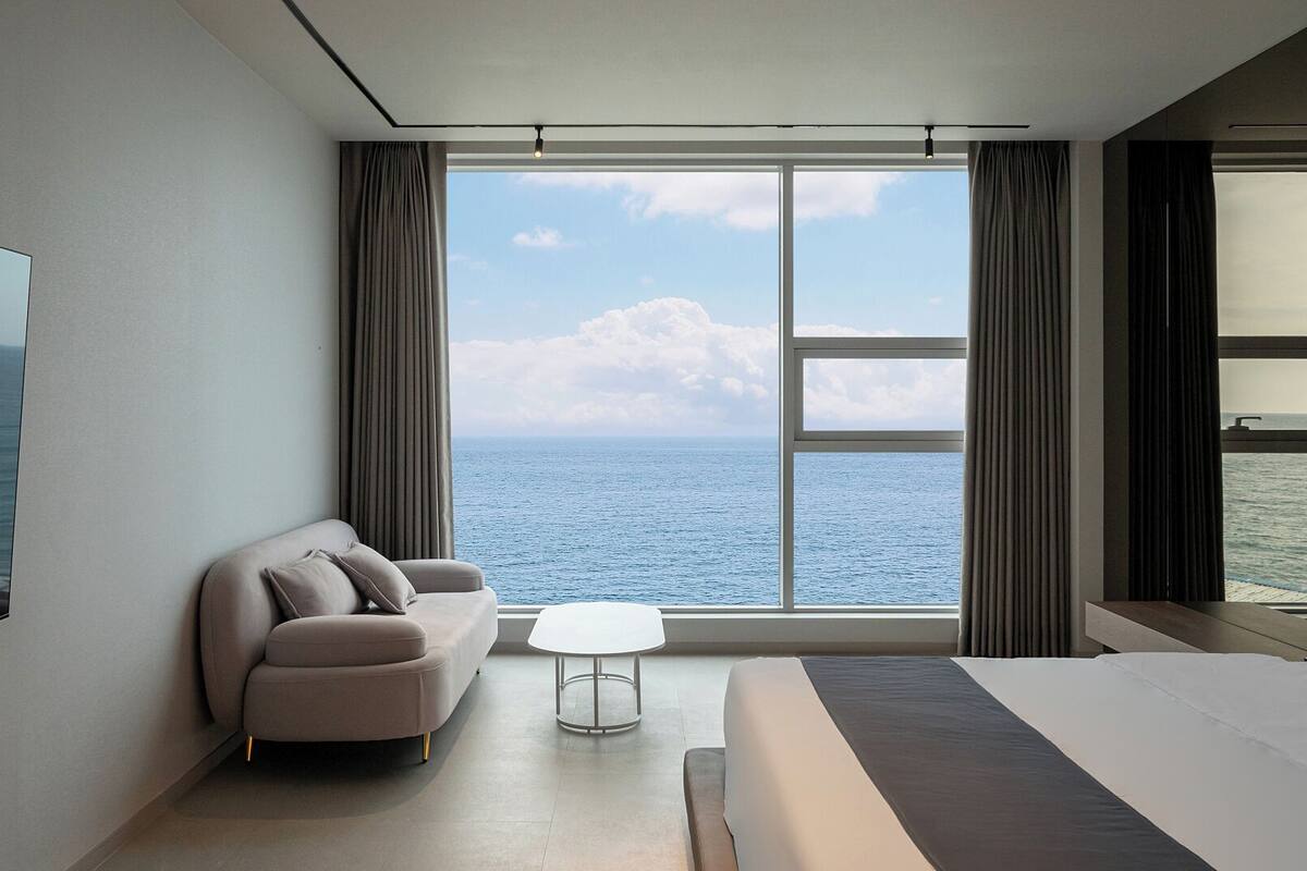 j. standard room, bathtub, ocean view | 1 bedroom, free wifi, bed sheets