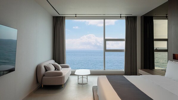 J. Standard Room, Bathtub, Ocean View | WiFi (無料)、ベッドシーツ