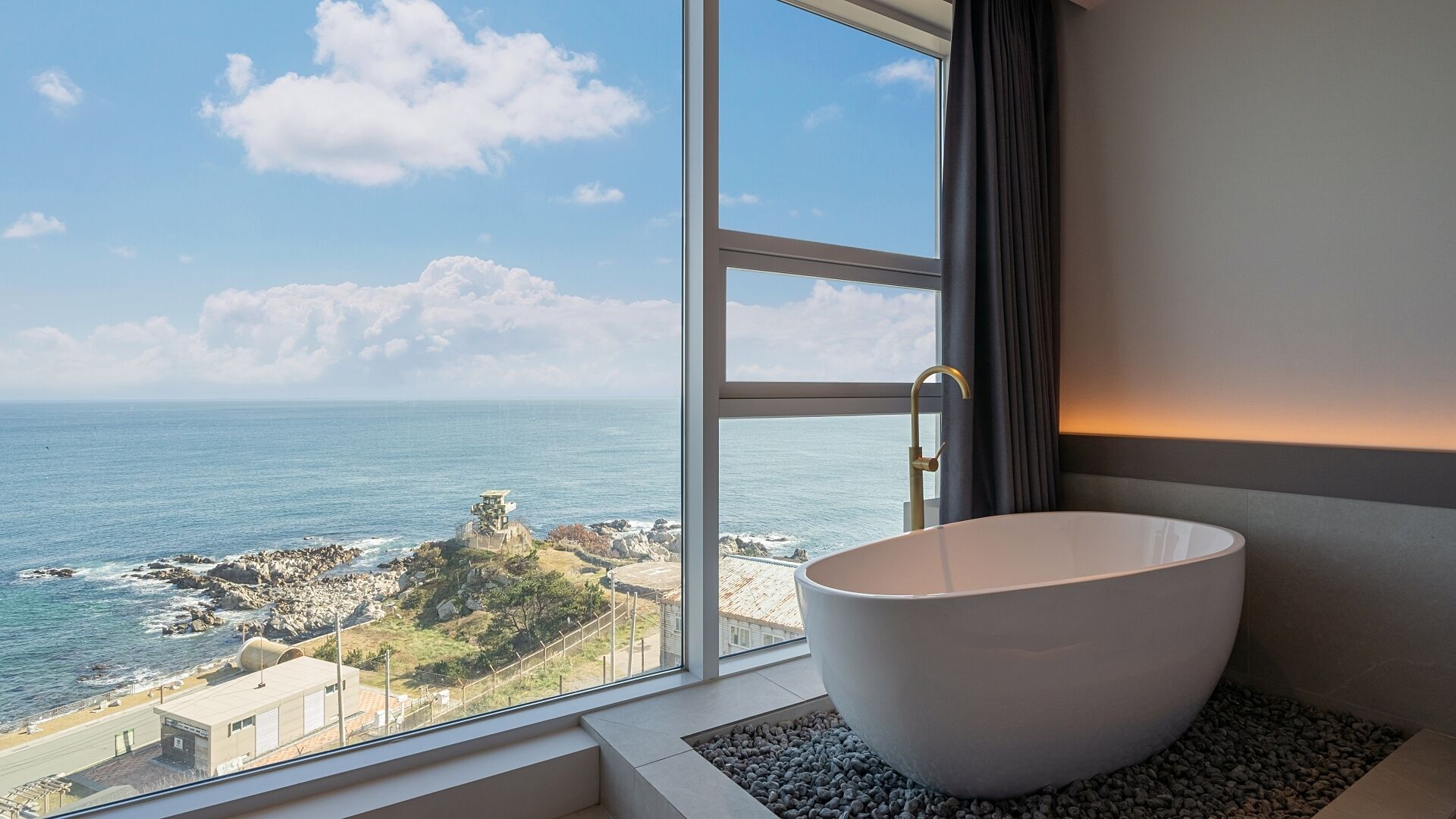 k. standard twin room, bathtub, ocean view | 1 bedroom, free wifi, bed sheets