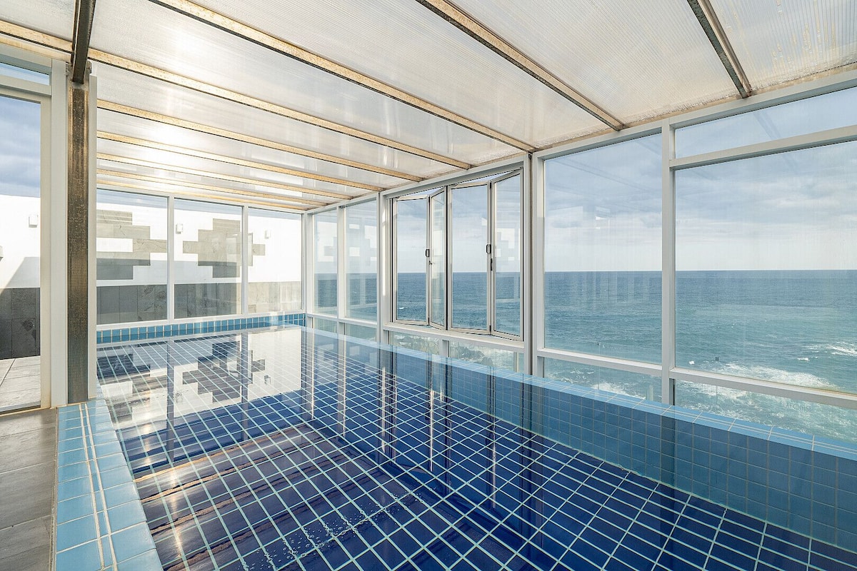 N. Premium Rooftop Pool Villa, Ocean View | Wi-Fi ฟรี, ผ้าปูที่นอน