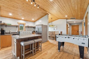 Fridge, microwave, oven, stovetop - Stunning Mountain Views / Central Location (Kalispell)