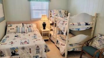 4 bedrooms, iron/ironing board, free WiFi