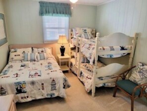 4 bedrooms, iron/ironing board, free WiFi