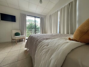 2 bedrooms, desk, travel crib, free WiFi