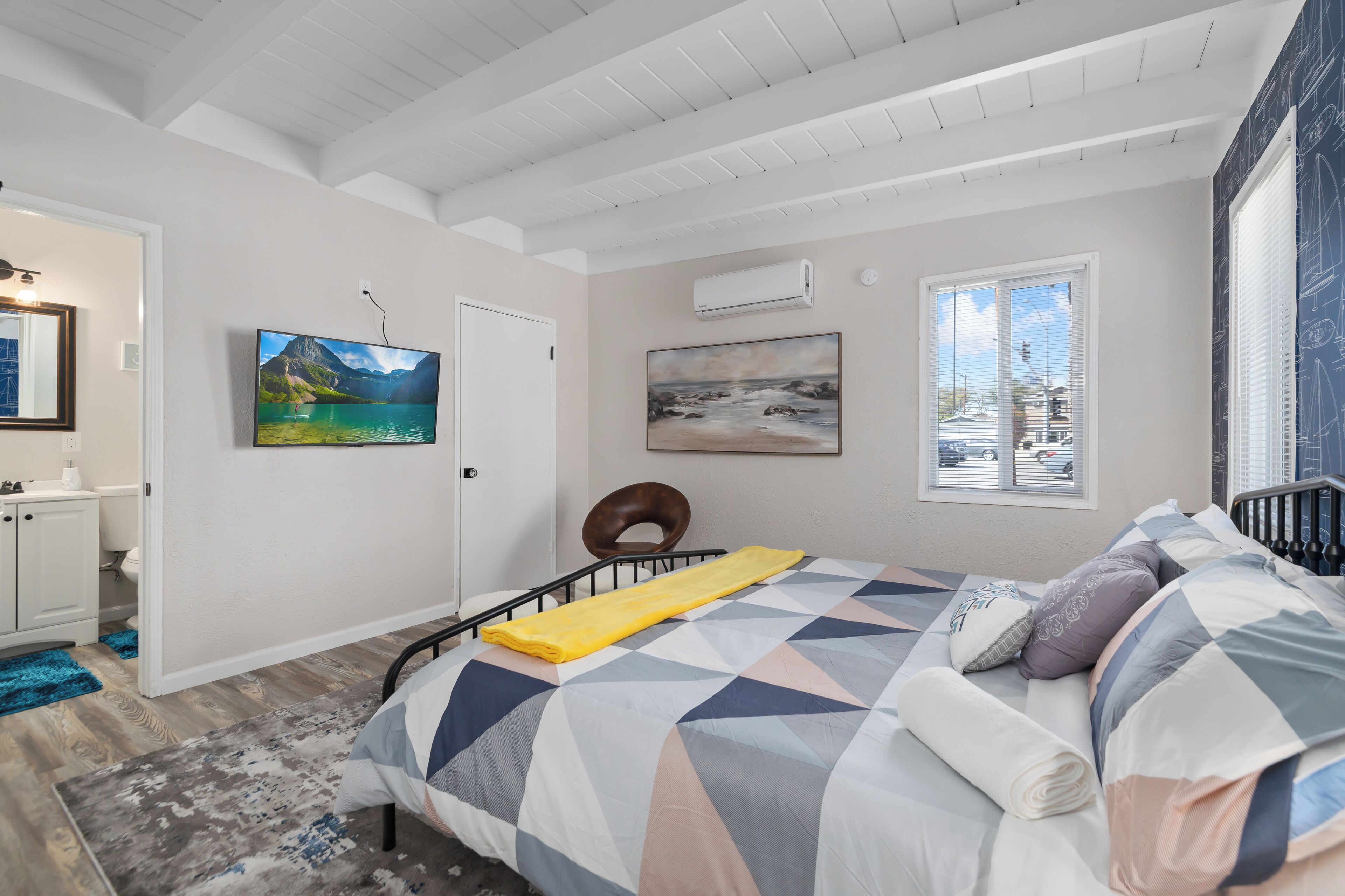 1 soverom, skrivebord, strykejern/-brett og wi-fi (inkludert)