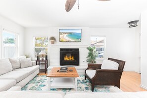 TV - NEW LISTING! | Sunny Interior | Large Roof-top Deck | Steps to Sand | Perfect Vacation Headquarters! (Newport Beach)