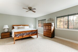 3 bedrooms, iron/ironing board, travel crib, free WiFi