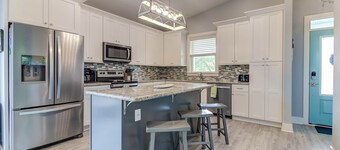 TIKI BAR, Steps to the Beach, Large Yard and Gulf Views - your Coastal escape!