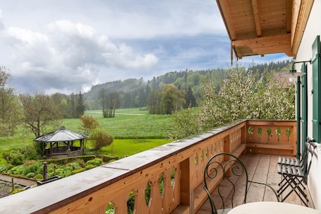 Property grounds. Apartment "Lina" with Shared Garden, Balcony, and Wi-Fi
