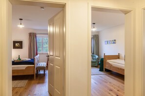 2 habitaciones, tabla de planchar con plancha y wifi gratis 