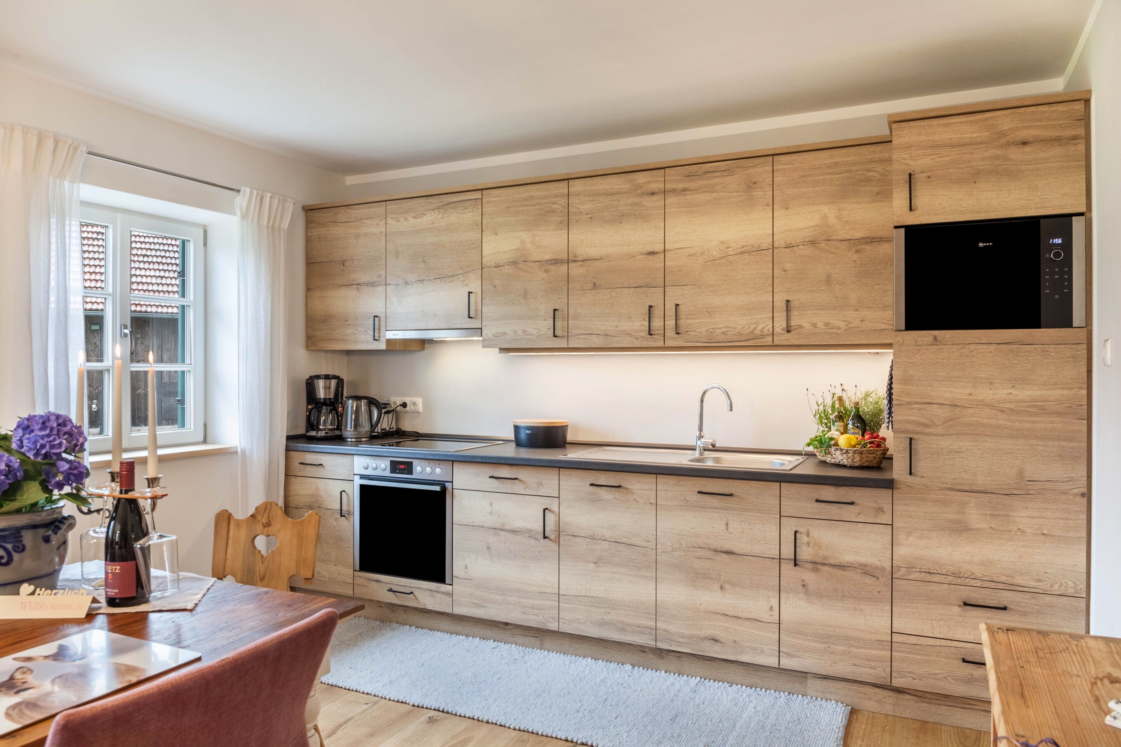 Coffee/tea maker, fridge, microwave, oven