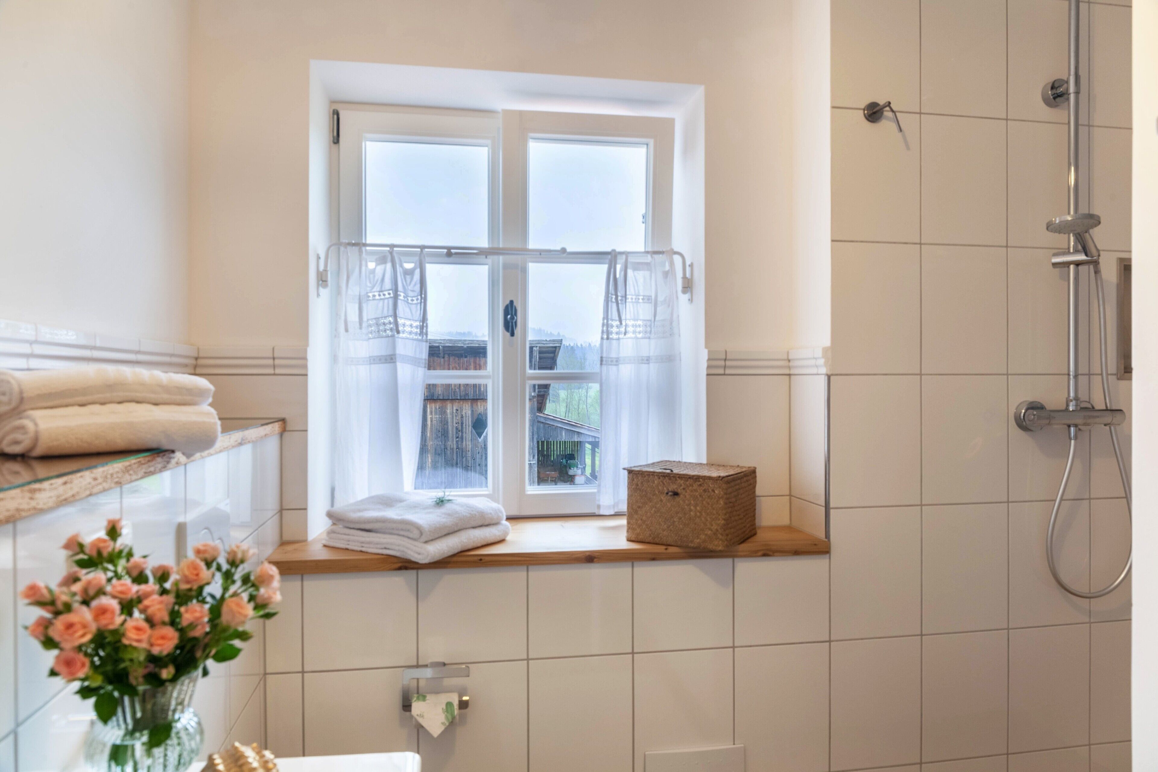 Een douche, een haardroger, handdoeken