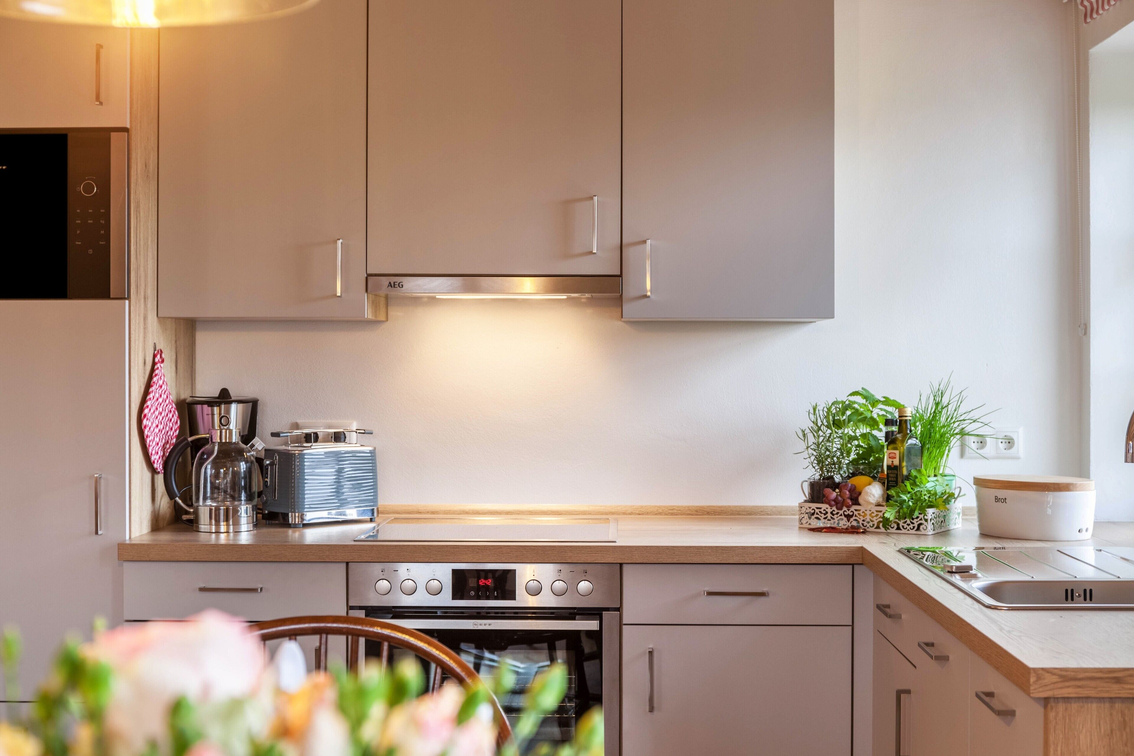 Køleskab, mikrobølgeovn, ovn, kogeplade