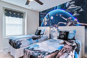 5 bedrooms, iron/ironing board, WiFi, bed sheets