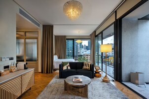 Terrace Suite | Premium bedding, free minibar items, in-room safe, blackout drapes