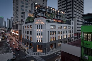 Vista frontal de la propiedad