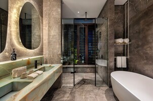 Else Suite | Bathroom shower