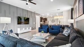 Stereo, offices - Private Pool Villa w Star Wars & Marvel-Themed Rm (Davenport)