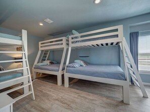 4 habitaciones, tabla de planchar con plancha, wifi y ropa de cama