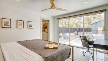 3 bedrooms, desk, iron/ironing board, travel crib