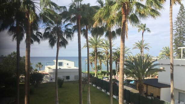 Apartment | Living area | Flat-screen TV - Ocean View Comodoro (Arona)