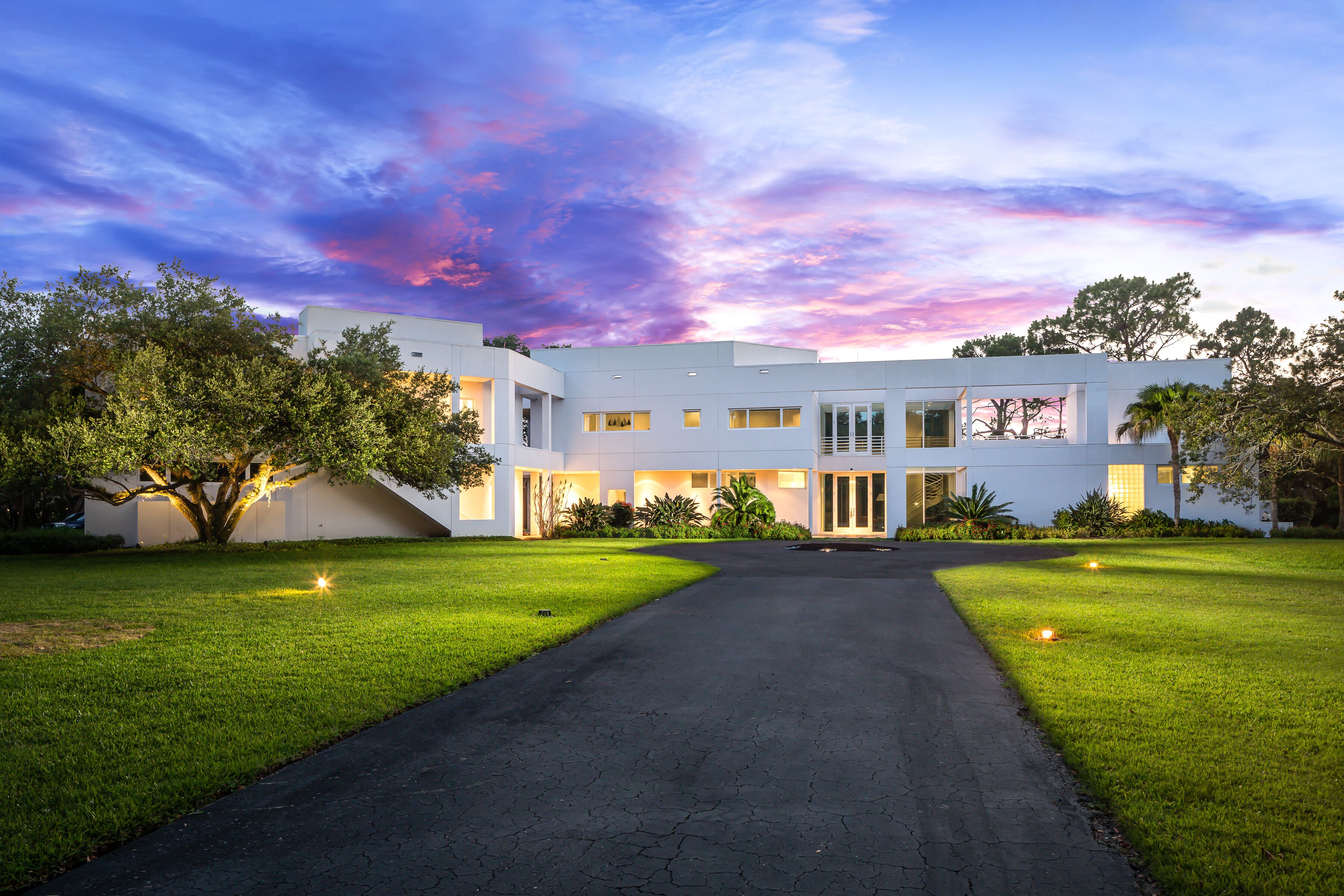 6 BR, 5 1/2 BA 2 Acre Lake Estate Heart Of Pine Ridge Naples